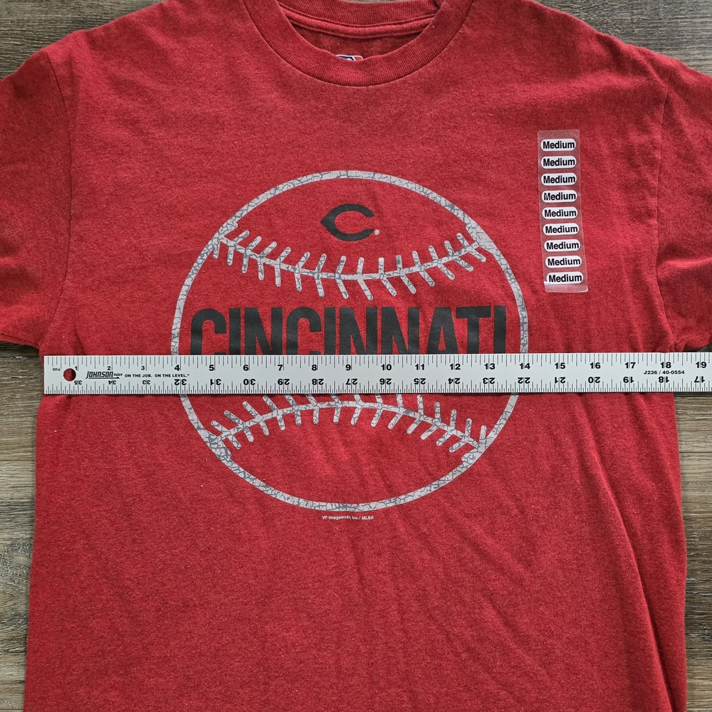 MLB Cincinnati Red Crewneck Graphic Tee - Red - Picture 4 of 5